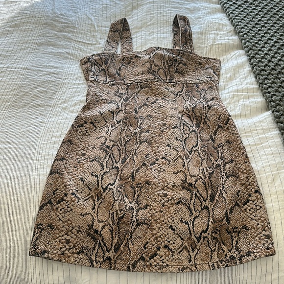 Reformation Lizzie Mini Dress Snakeskin NWT Size 0 - Picture 3 of 5